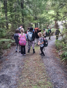 thumbnail MBS Conservation group on Marunui walk-553